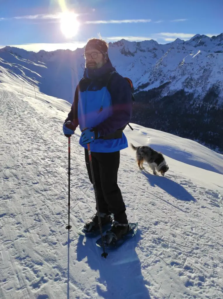 Rando raquettes à neige à Hautacam après le col de la moulata au dessus du lac d'izabi