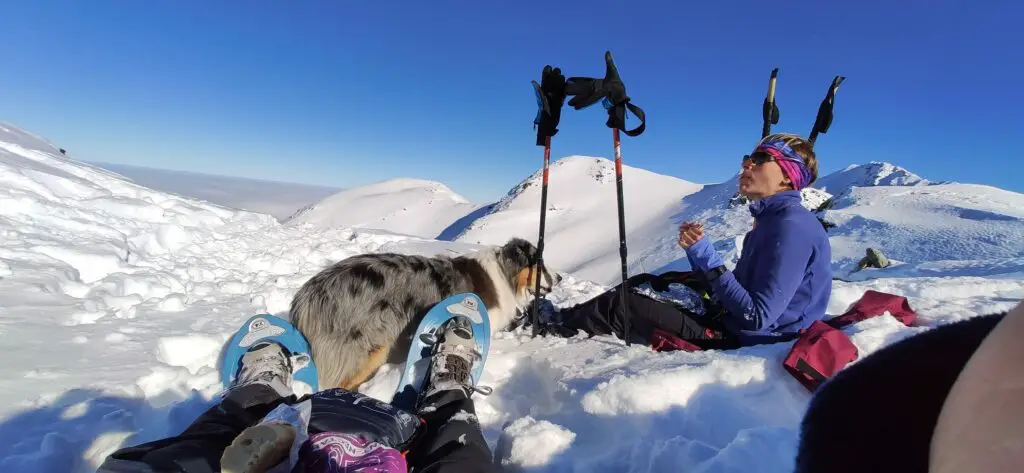 Raquettes à neige après le pic de Mont au dessus d'hautacam