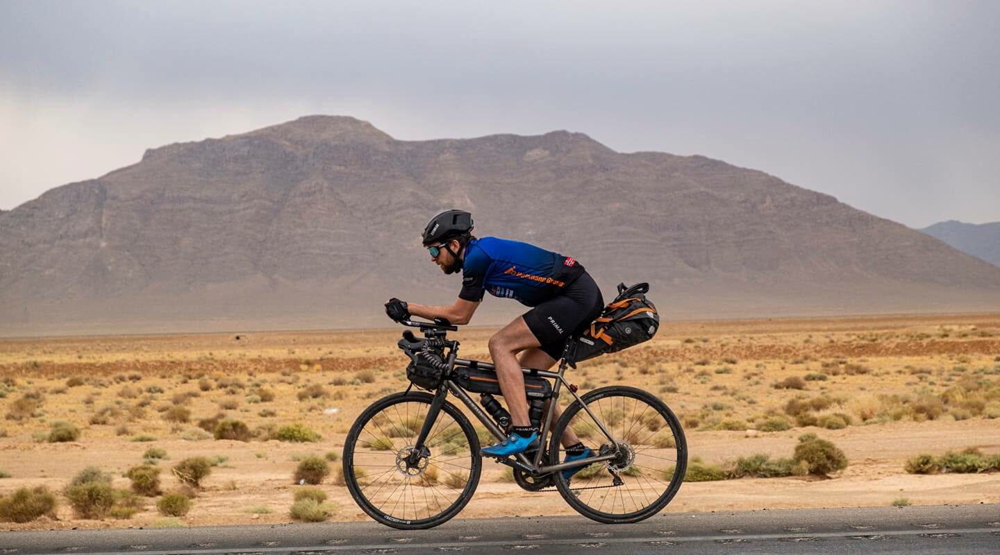 Bikepacking avec vélo Santafixie équipé en Ortlieb