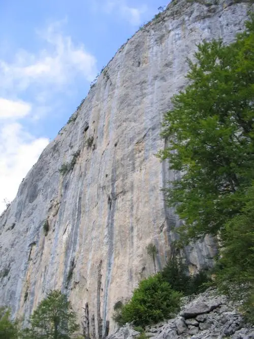 Falaise d'escalade Pène-Haute dans les hautes-Pyrénénes