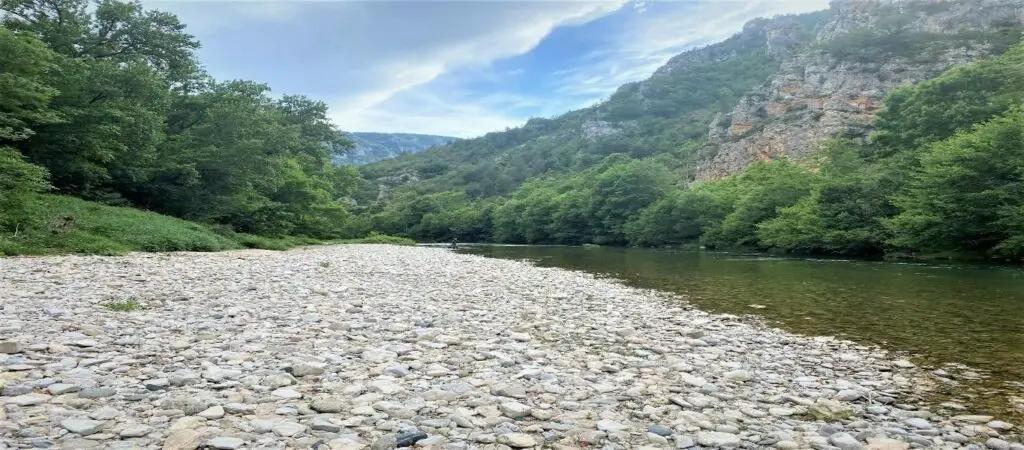 Le Tarn à l'étiage sur sa partie Aval en Lozère spot de pêche à la mouche