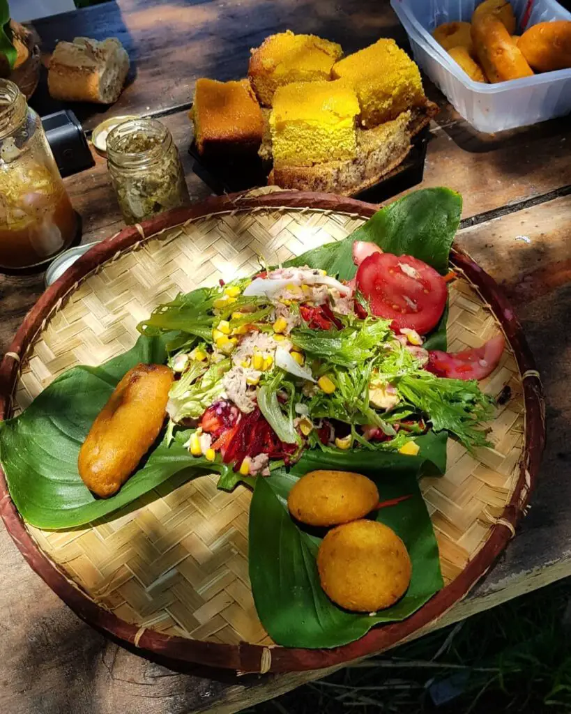 Salade royale à la tisanerie de l'îlet des Salazes