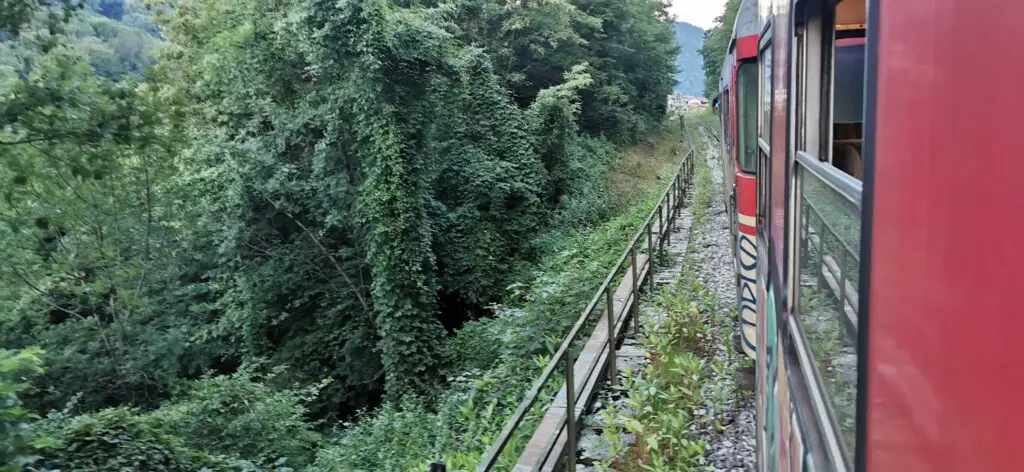 Dans le train en Slovénie pour aller au départ de la Via Alpina