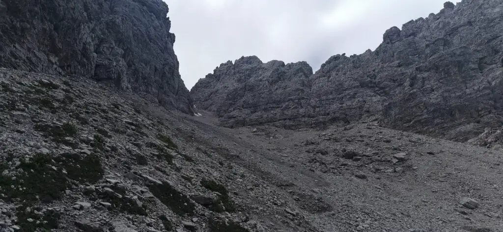 descente de la forcella de val montanaia étape B17 via alpina