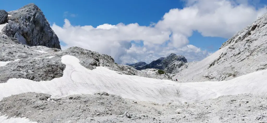 entre le lac Ledvicah et  Koca Na Dolicu traversée des Alpes à pieds