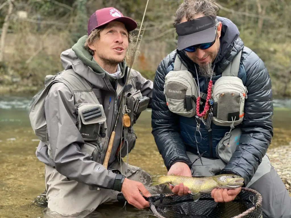 Kevin CHAMBON guide de peche sur un stage mouche