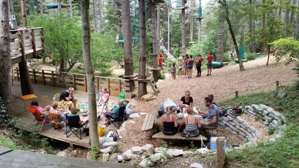 les accros d'anjeau parc d'aventure et accrobranche à montardier dans le Gard