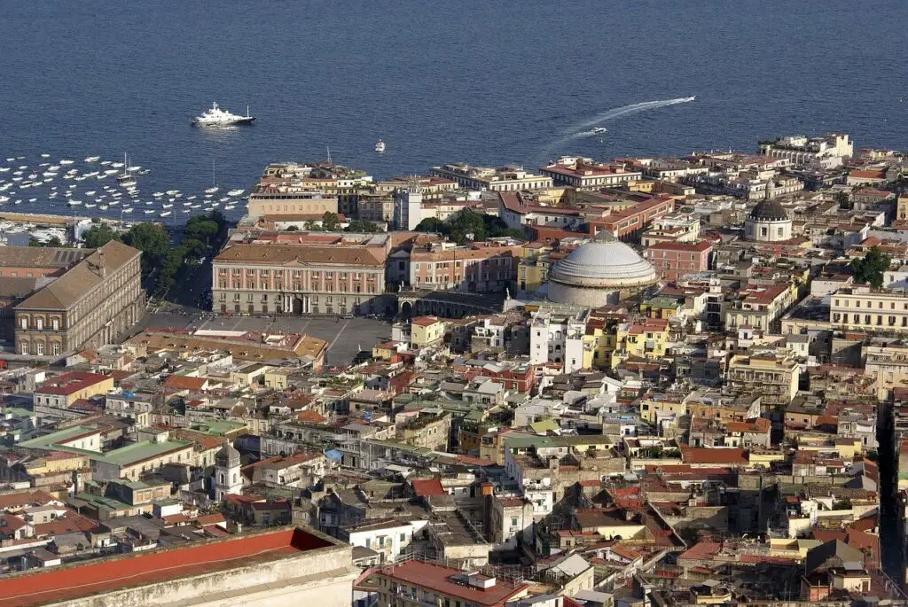 Naples place du peuple