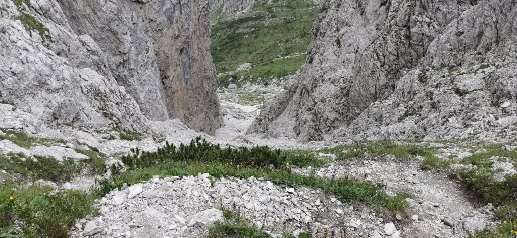 paso del mus entre Forni di Sopra et le refuge Pordenone