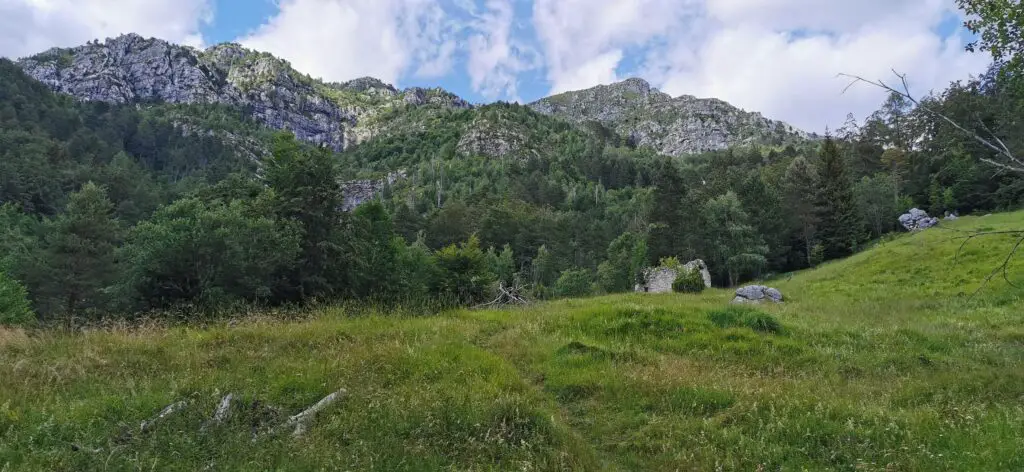 sur la via alpina jaune au dessus de stolvizza