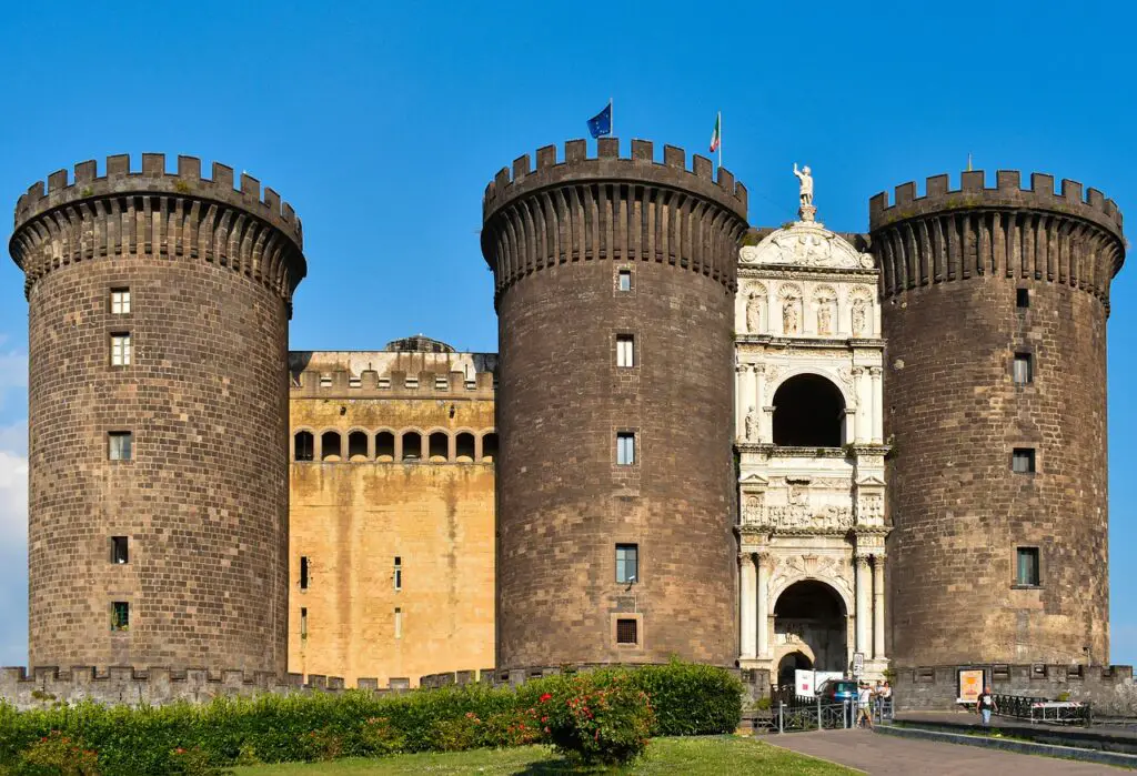 Visiter Naples - castel nuovo