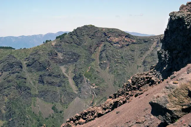 Explorer la Campanie par son sommet le plus connu le Vesuve