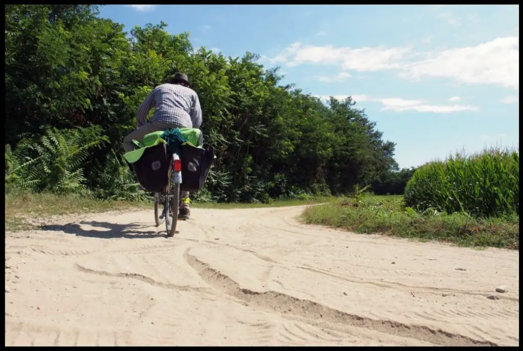 Le sable, durant notre rando vélo en Italie, ennemi des cyclistes