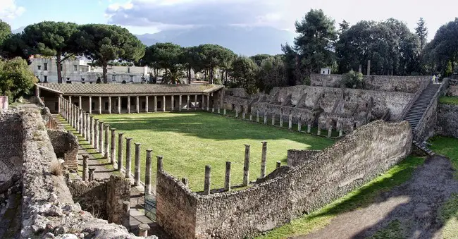 Pompei-macellum ou marche romain