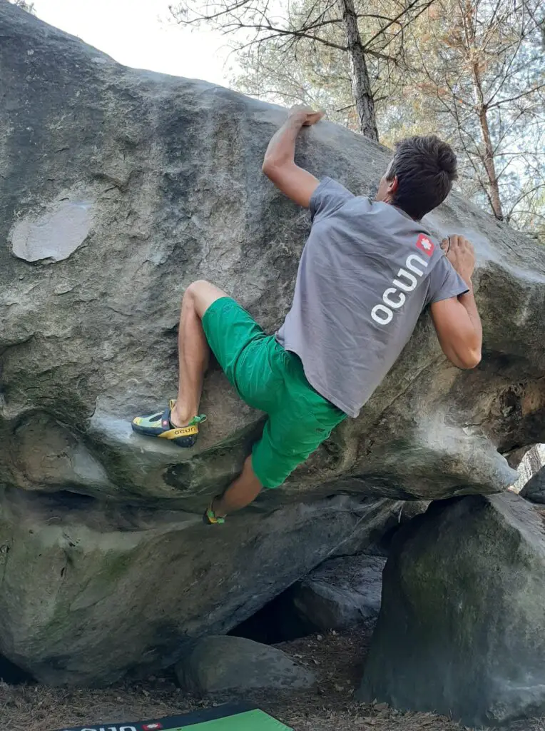 Sven BARTHELEMY, Ambassadeur OCUN, Test short et t-shirt escalade sur le bloc Symbiose 7C