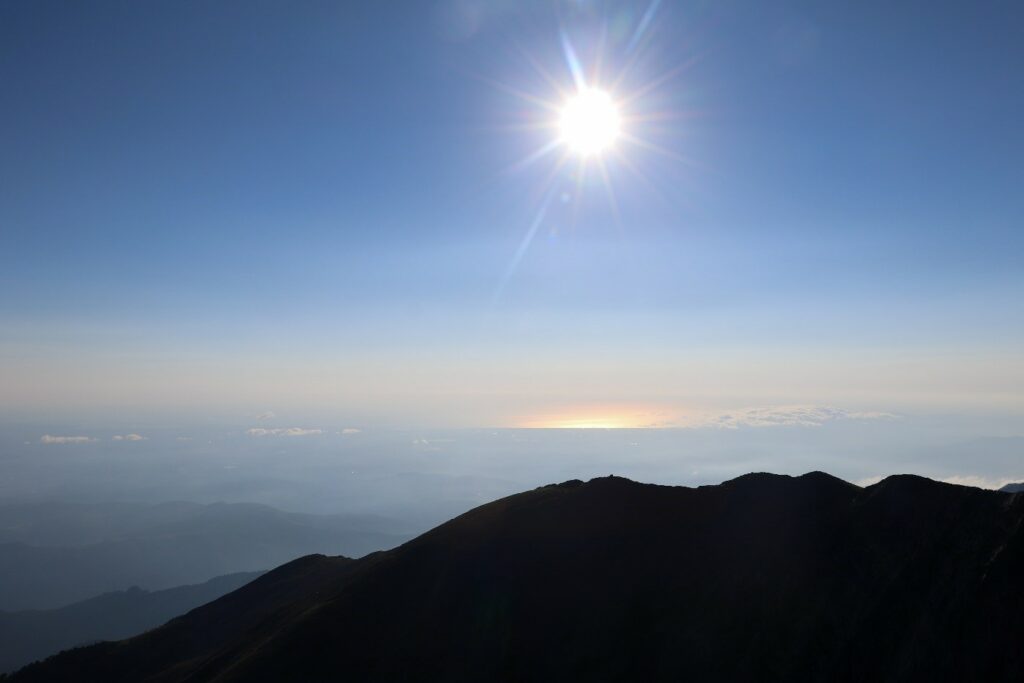 vu depuis le Sommet du Pic du Canigou après 33 jours de marche sur la Haute Route Pyrénéenne