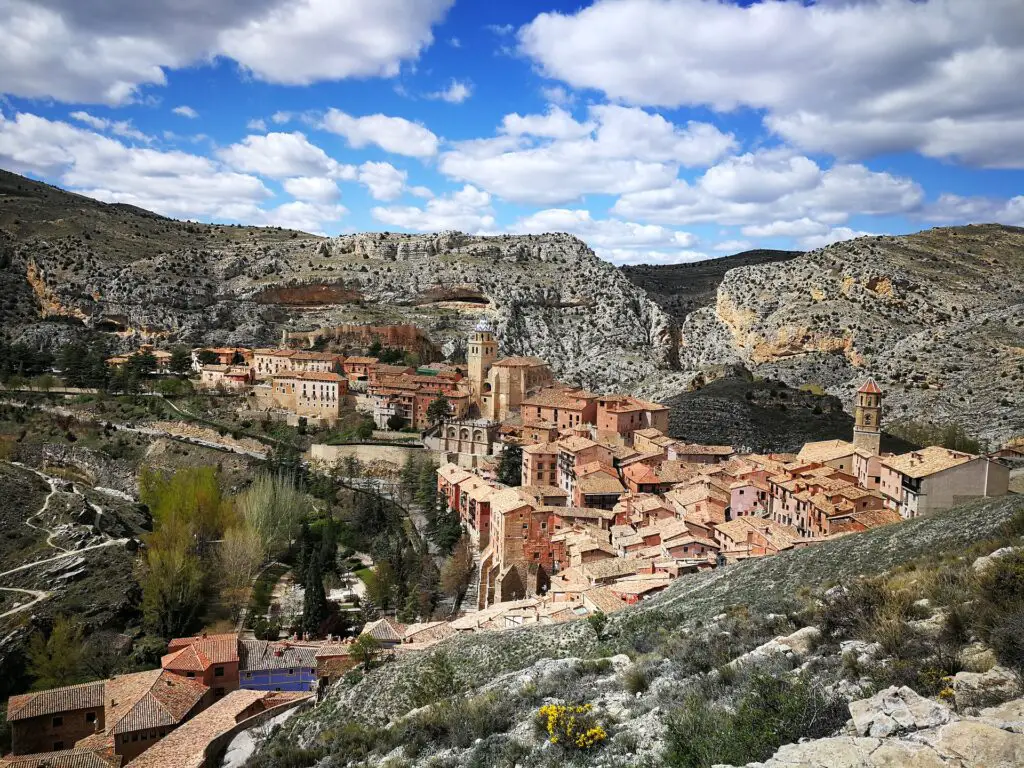 Village d'albarracin pour un trip escalade en espagne