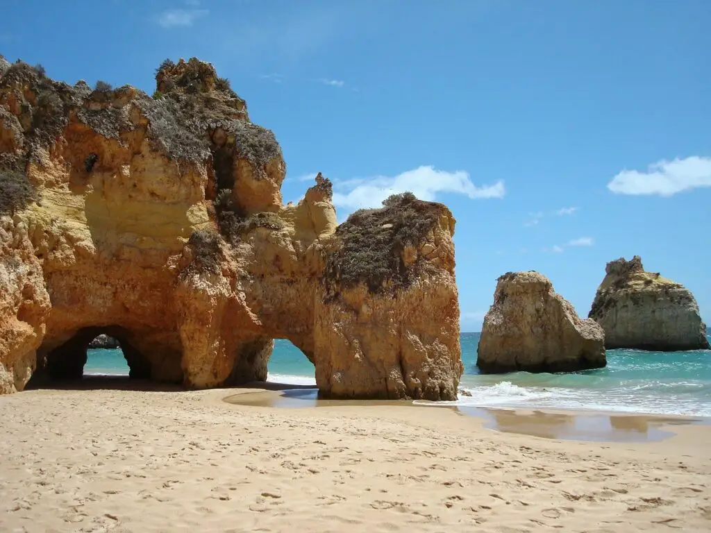 découvrir les belles plages du Portugal pendant des vacances en Aout