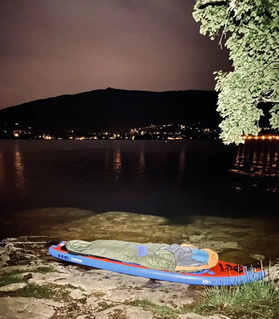 nuit bivouac sur le lac d'annecy au roc du chere