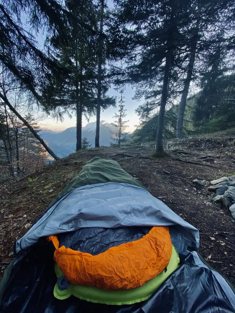 Test du sursac Alpine Bivy de RAB au Mont Lachat au dessus de Thônes