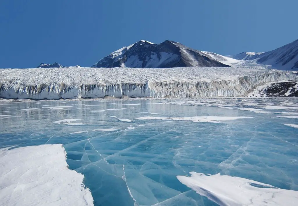 visiter l'antarctique durant des vacances en Aout