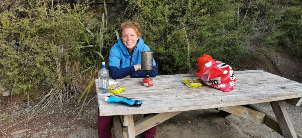Organisation du dernier repas après 4 jours de randonnée au Parc national Abel Tasman