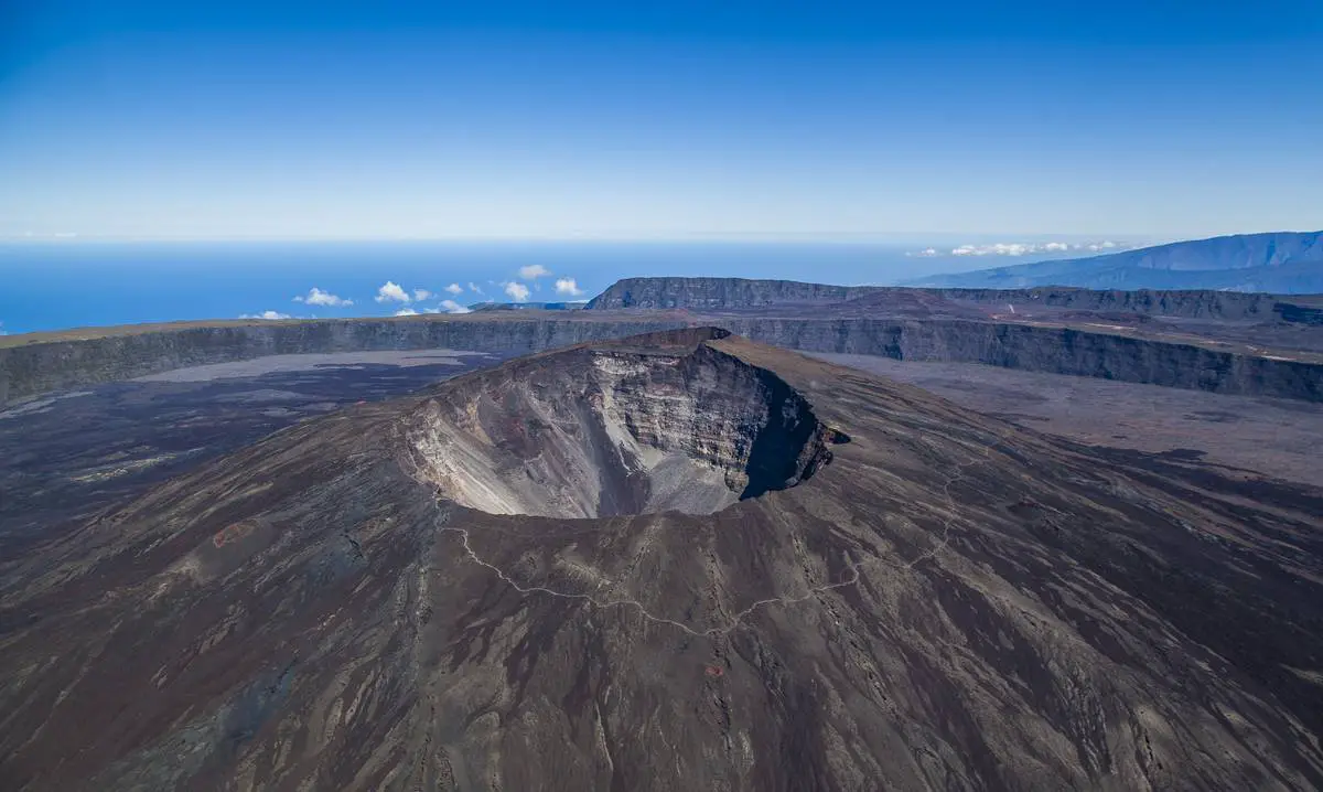 cratere dolomieu du piton de la fournaise