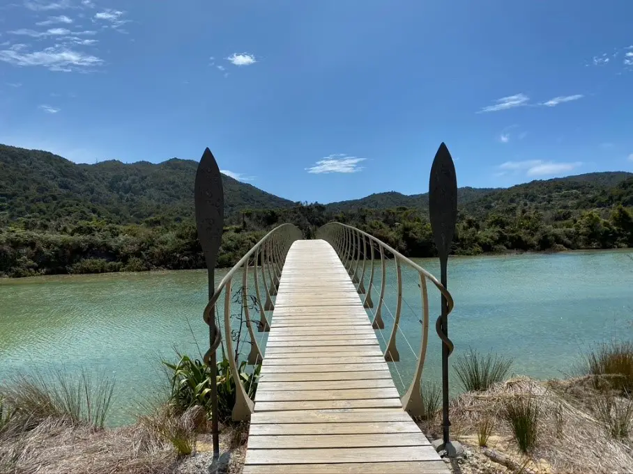 Ponts suspendus, ou non, nous attendent au Parc national Abel Tasman