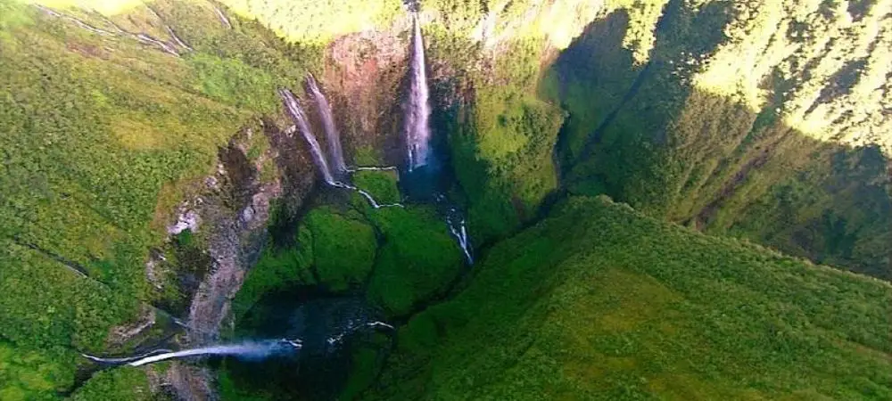 le trou de fer est un haut lieu des sports extremes a la reunion