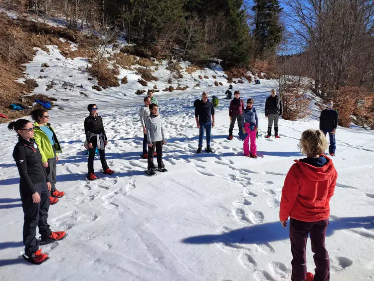 atelier respiration et yoga dans la neige dans les cévennes