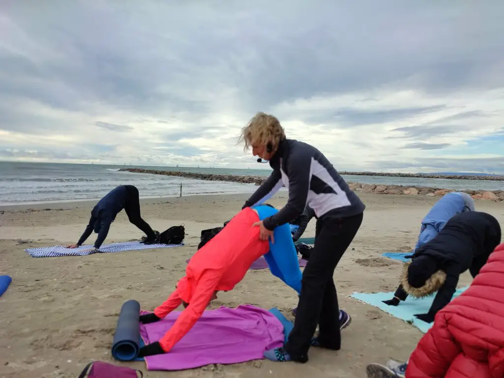 Cours de yoga sur la plage du Grau du Roi