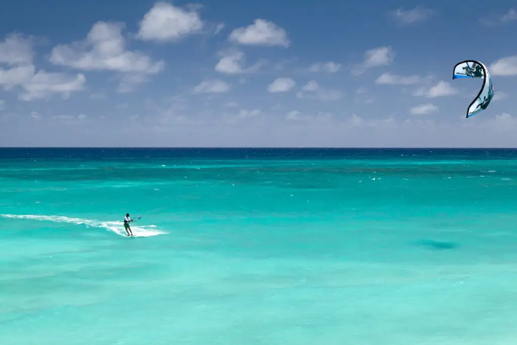 Découvrir le kitesurf à Dubaï