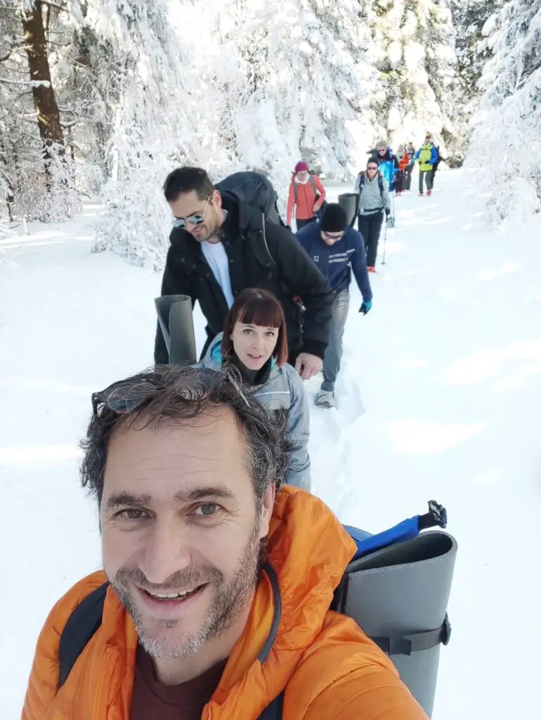 Michael rouhaud accompagnateur en montagne en raquette à neige au Mont aigoual