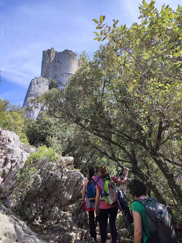 Randonnée au chateau de l'Hortus après une séance de yoga en nature