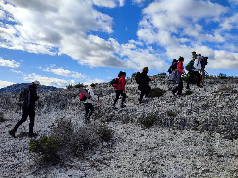 randonnée sur la marche des géants de la sortie rando & yoga près de Montpellier