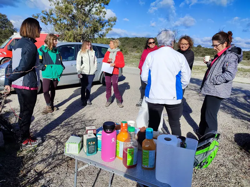 Sur le parking du départ de la marche des géants autour du Pic Saint Loup