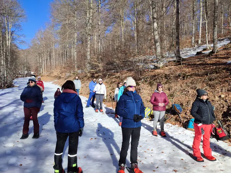 Temps de méditation apres quelques heures de marche dans la neige