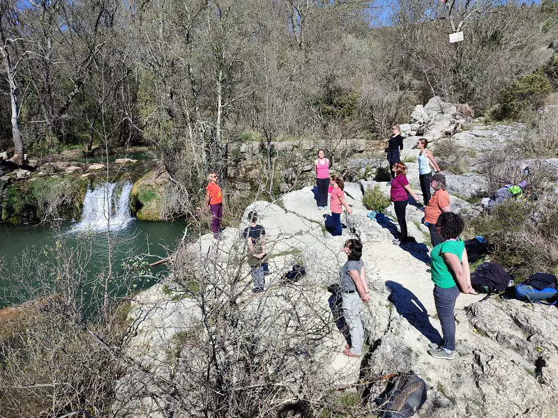 Yoga en pleine nature avec Asana Yoga au bord de l'eau