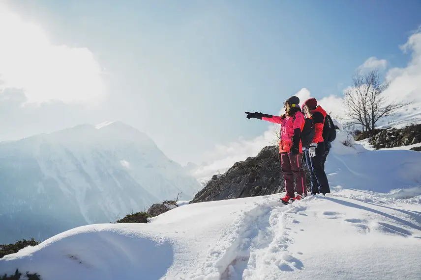 randonnée dans la neige en montagne avec les raquettes EVVO