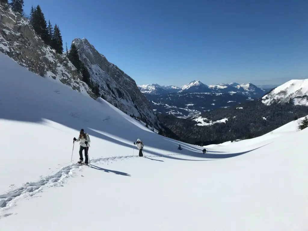 Randonnée raquettes dans les montagnes des Hautes-Alpes