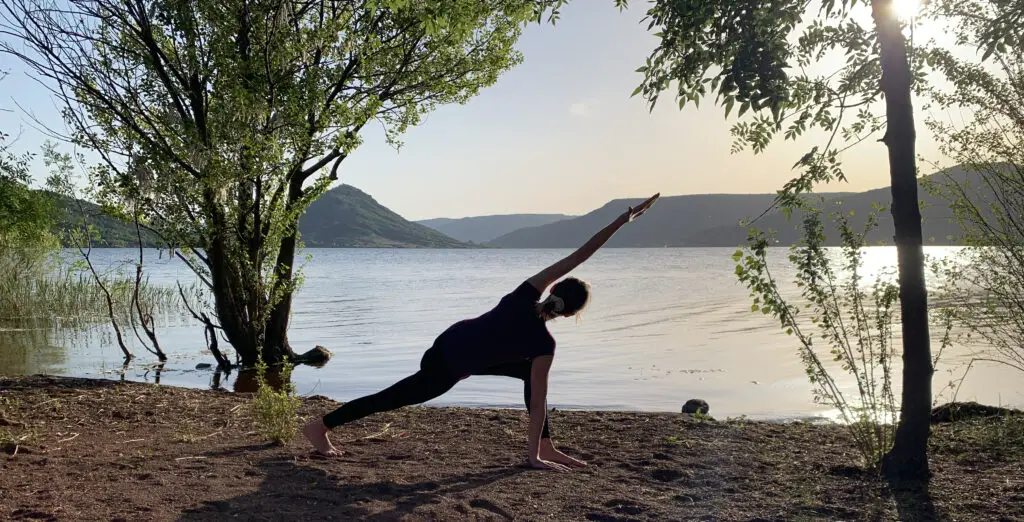 Cours de yoga à Palavas les flots avec Johana de mYm yoga