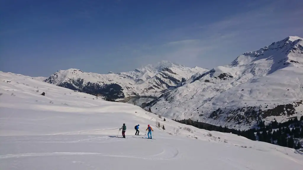 descente vers le lac de roselend