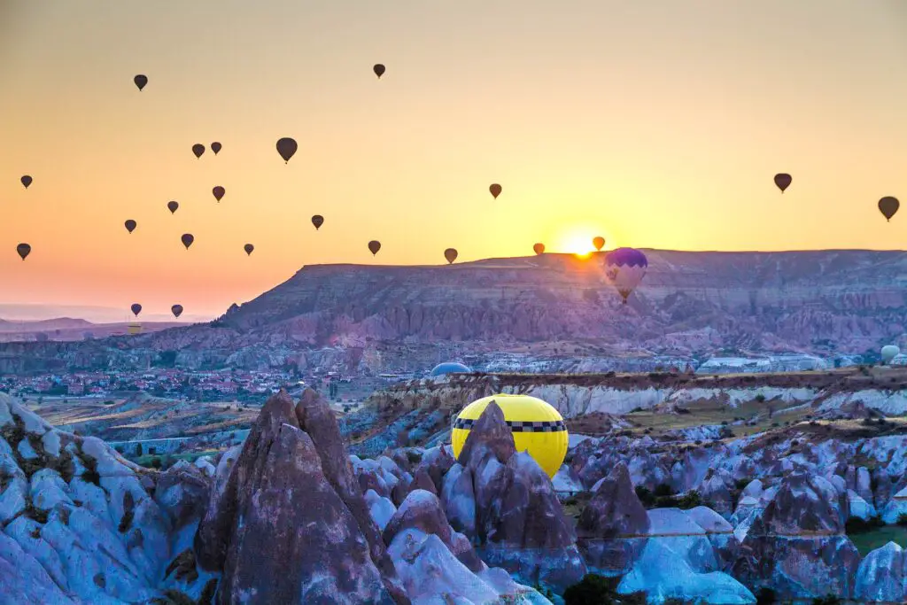 La cappadoce vue du ciel en Montgolfière