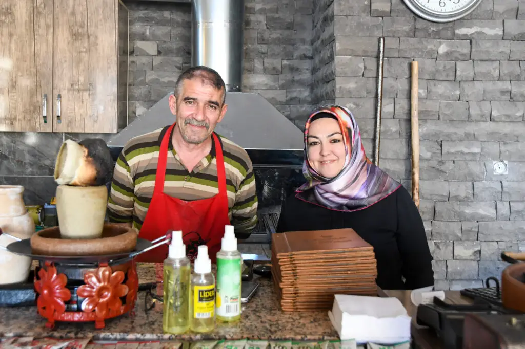 Pizzaiolo du restaurant de pizza Turque Odun atesinde Yöresel à Ortahisar en Cappadoce