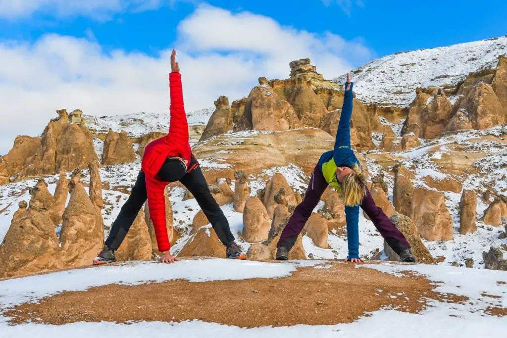 yoga dans la Devrent Valley ou la vallée de l'imagination en Turquie