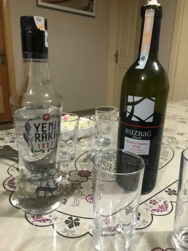 Apéro au Yeni Raki ou pastis turque