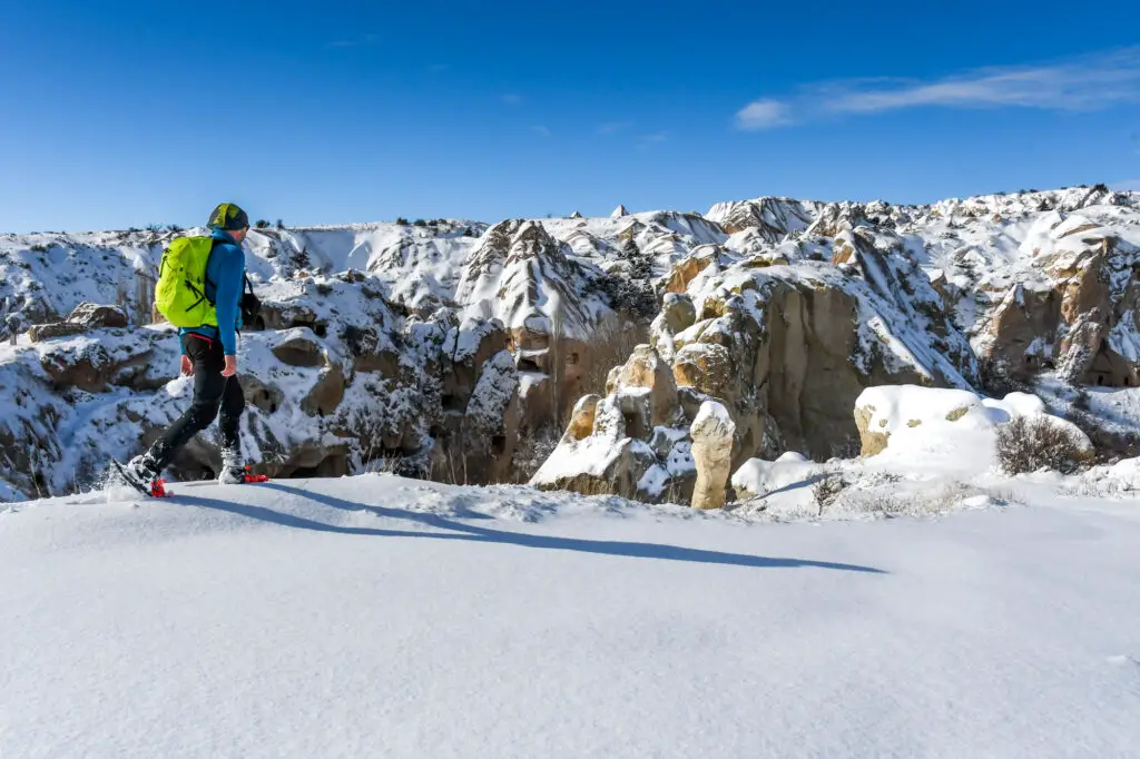 Balade raquettes à neige à Gomeda Vadisi en Cappadoce