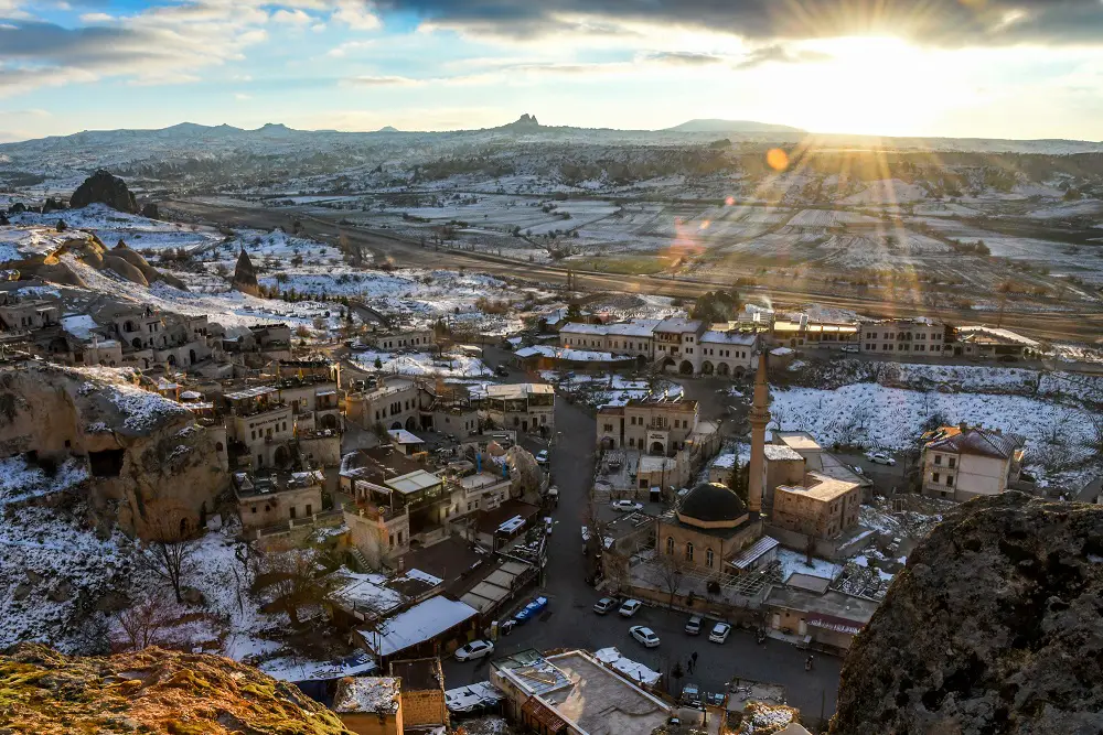 couché de soleil sur le village de çavusin en turquie