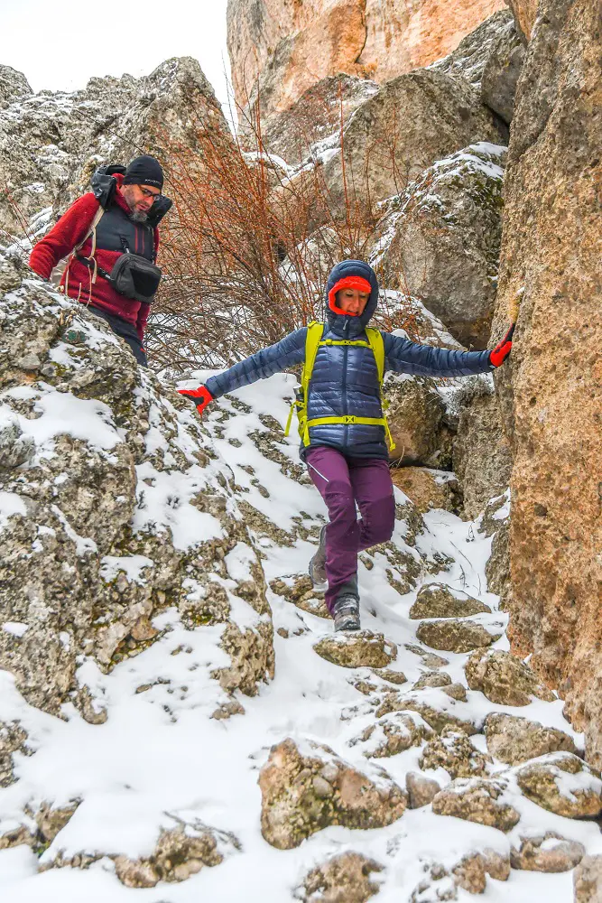 Descente dans le canyon de Kazıklıali en turquie sous la neige