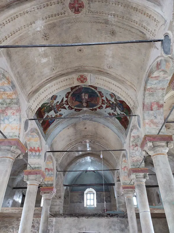 Eglise orthodoxe en renovation du village de Yesilburç en Turquie